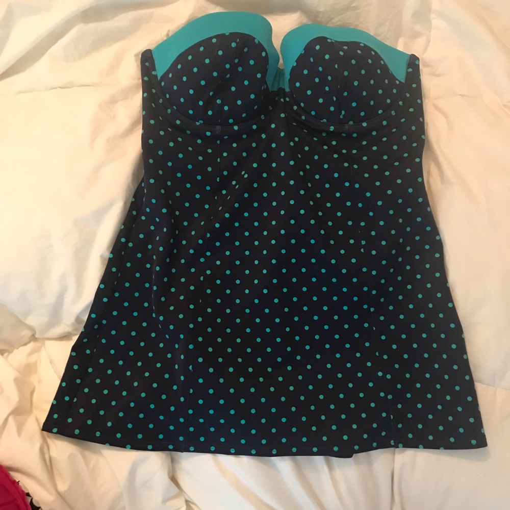 SPANX 14 FUN AND FLATTERING SWIM TOP